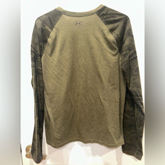Youth Boys Under Armour Shirt - Picture 2 of 2